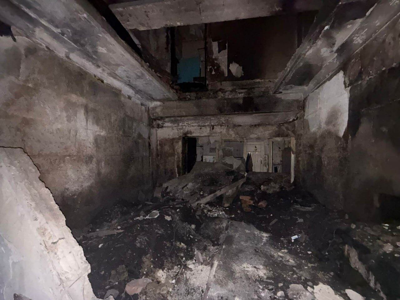 Occupiers killed a pensioner and his daughter with a strike on a residential building in Donetsk region, two others were injured. Photo dqxikeidqxiqqeant