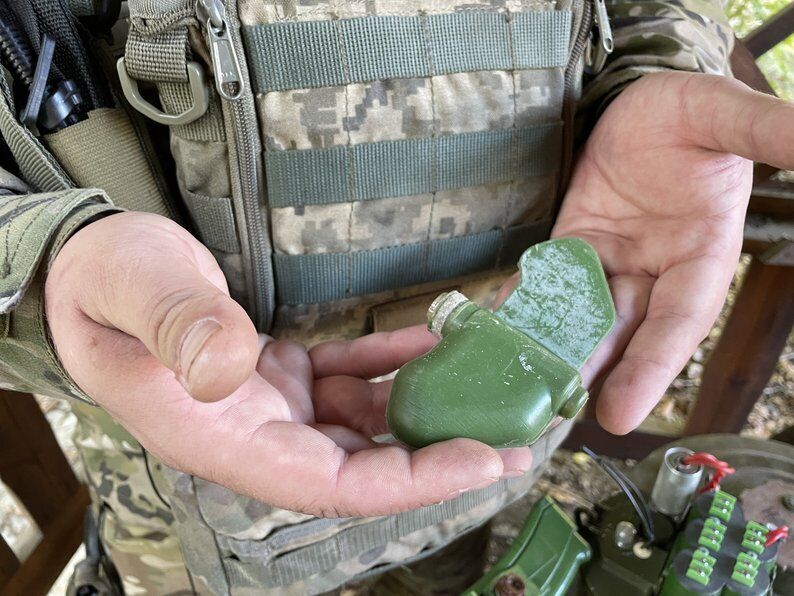 Росія скинула на житлові квартали Херсона міни-