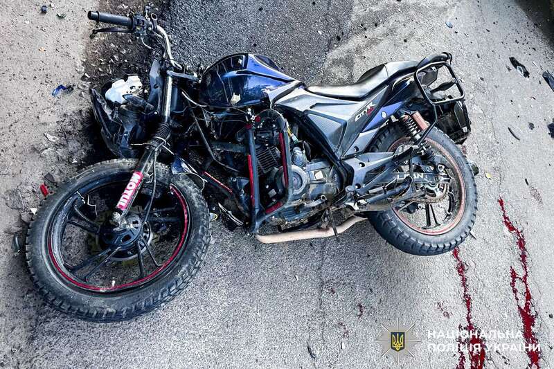 Водій маршрутки об’їжджав яму: на Рівненщині в ДТП загинув 20-річний мотоцикліст. Фото