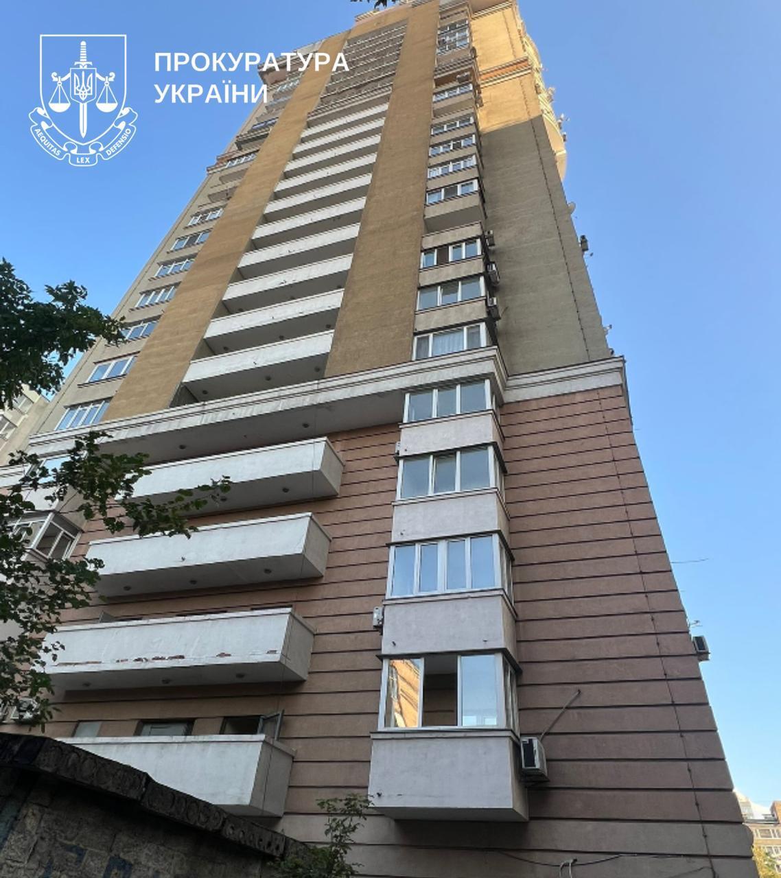 Тіла виявили в орендованій квартирі: у Києві поліція розслідує вбивство жінки та її 14-річної доньки. Фото dqxikeidqxitkant