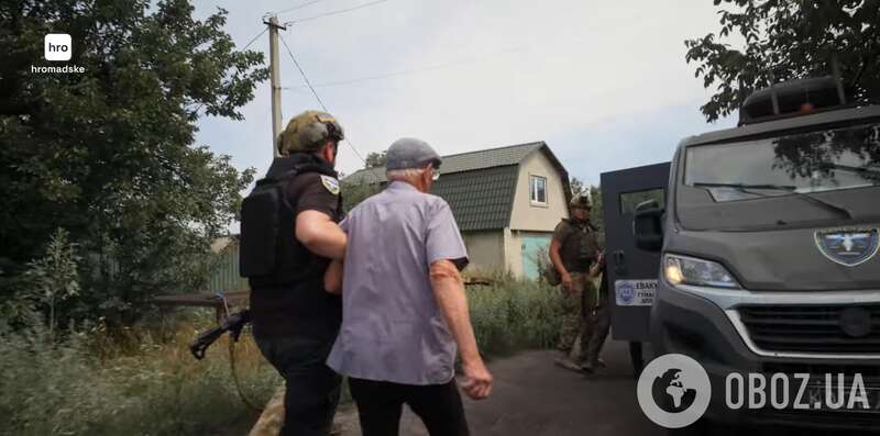 Евакуаційні групи туди вже не їздять: 93-річний українець пішки вийшов із прифронтового містечка поблизу Покровська. Відео