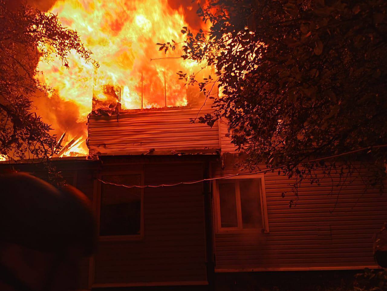 Fires broke out and houses were damaged in the Kyiv region due to an enemy attack: a man was injured. Photo dqxikeidqxiqqeant