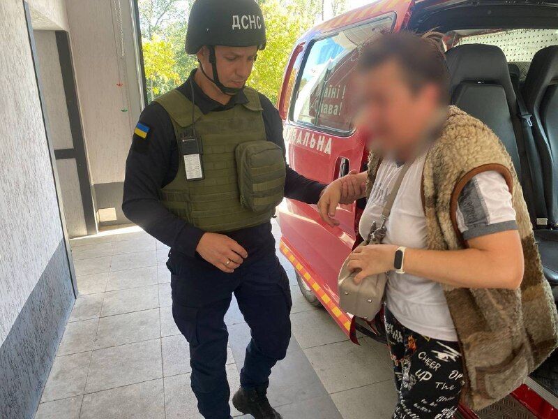 В Никополе из-за попадания вражеского дрона погибла женщина, еще одна пострадала. Фото