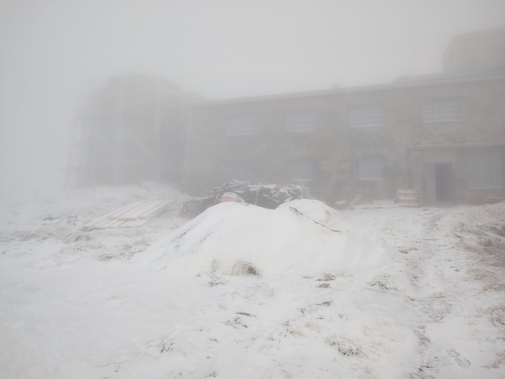 Выпал снег, ударил мороз: в Карпаты пришла зима. Фото