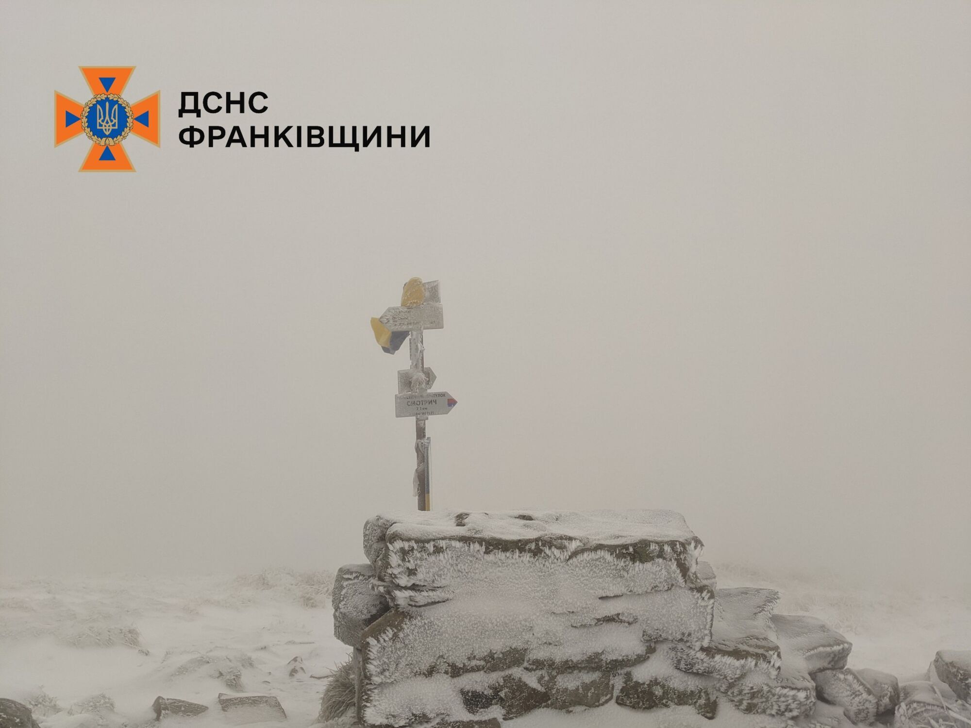 Выпал снег, ударил мороз: в Карпаты пришла зима. Фото