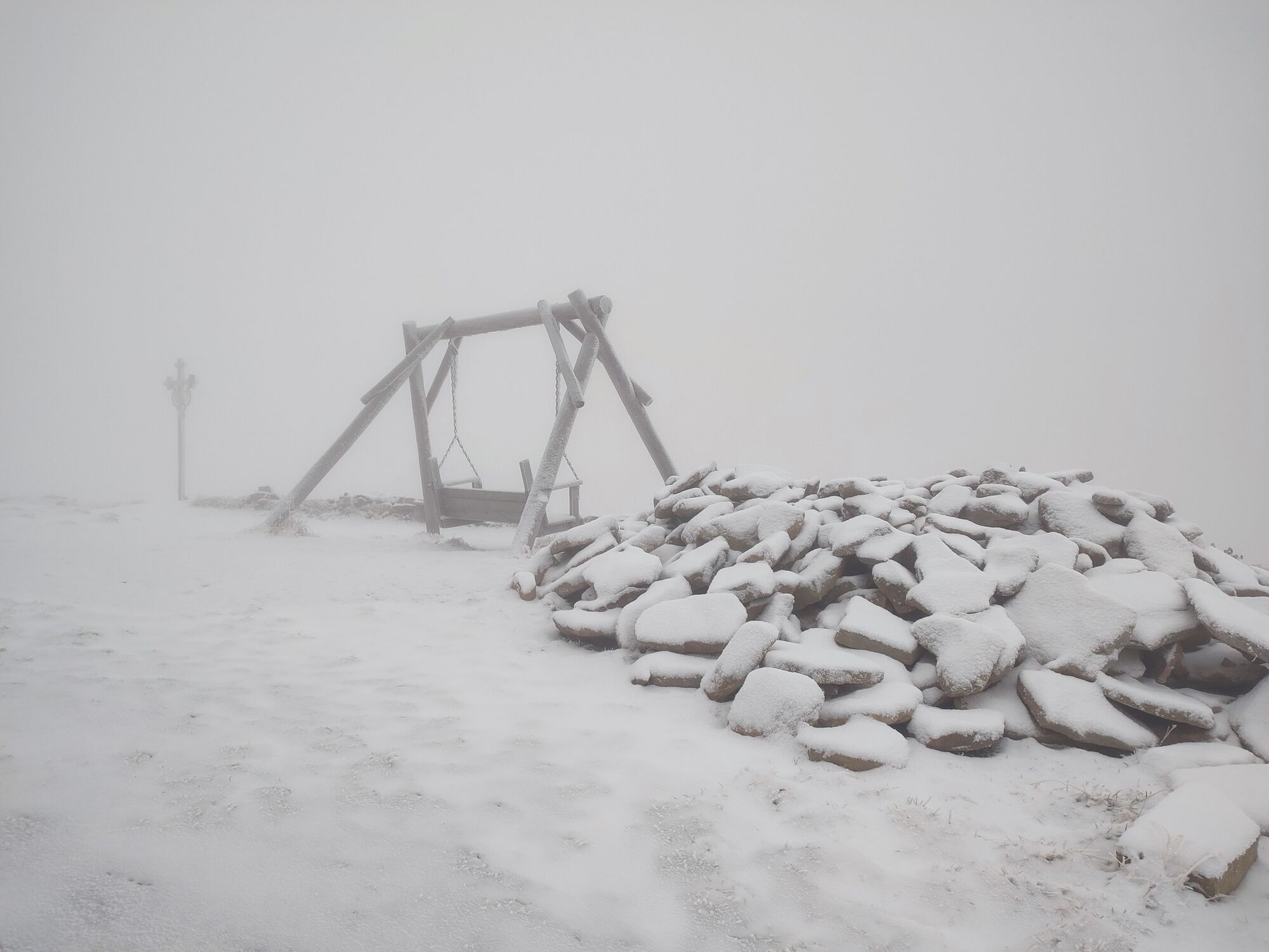 Випав сніг, вдарив мороз: у Карпати прийшла зима. Фото dqxikeidqxitkant