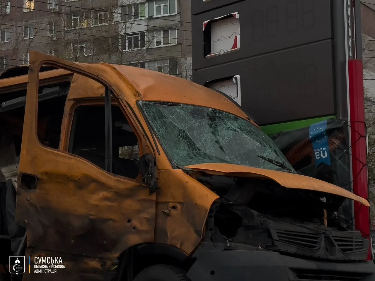 Enemy hit an intersection in Sumy: cars damaged, 12 injured. Photo