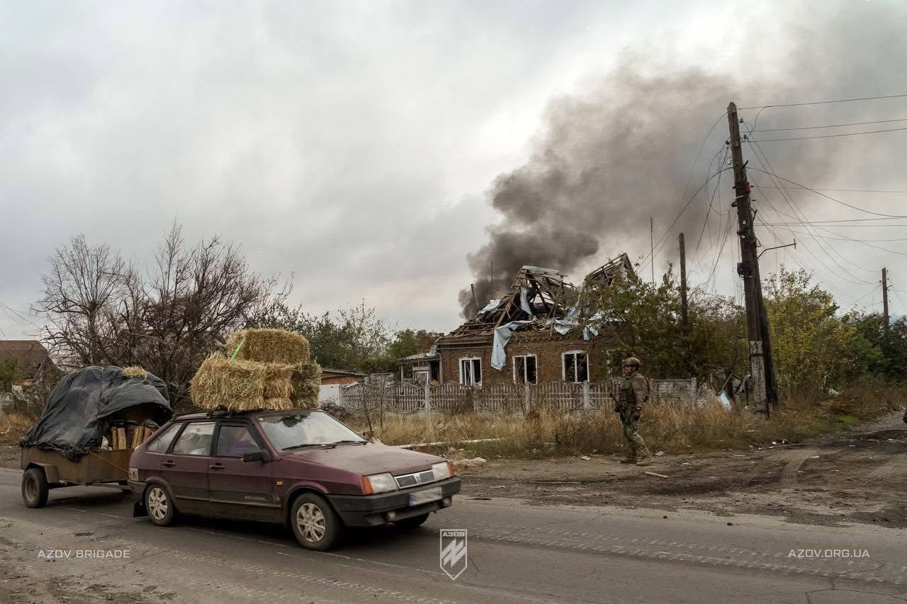 КАБ попал в дом: военные вместе с полицейскими спасли женщину из-под завалов в Константиновке. Фото