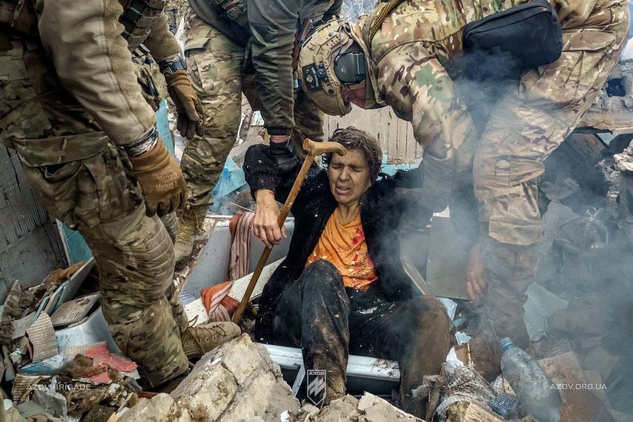 A KAB hit the house: the military together with the police rescued a woman from under the rubble in Kostiantynivka. Photo dqxikeidqxitkant