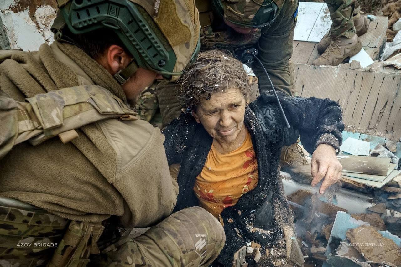 A KAB hit the house: the military together with the police rescued a woman from under the rubble in Kostiantynivka. Photo