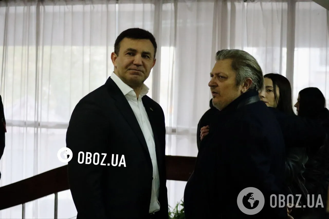 На прощанні з dqxikeidqxitkant