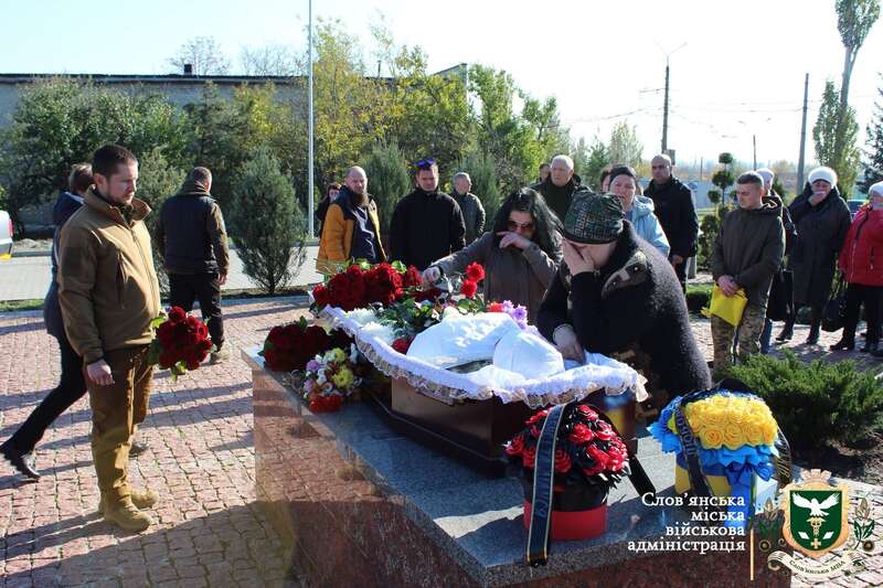 Йому назавжди буде 25: у Слов’янську попрощалися з командиром, який загинув, закривши собою товаришів. Фото