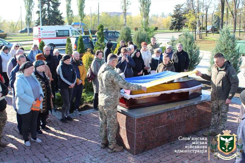 Йому назавжди буде 25: у Слов’янську попрощалися з командиром, який загинув, закривши собою товаришів. Фото