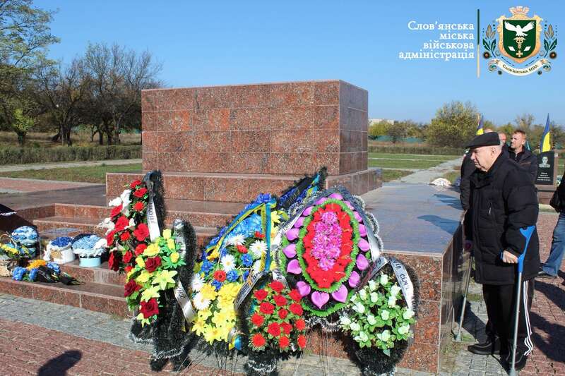 Йому назавжди буде 25: у Слов’янську попрощалися з командиром, який загинув, закривши собою товаришів. Фото