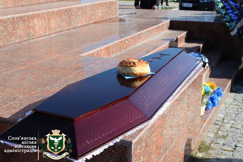 Йому назавжди буде 25: у Слов’янську попрощалися з командиром, який загинув, закривши собою товаришів. Фото