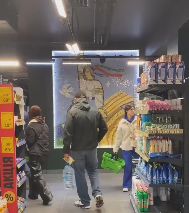 Долгое время была скрыта от людей: в Киеве нашли уникальную мозаику. Фото и видео