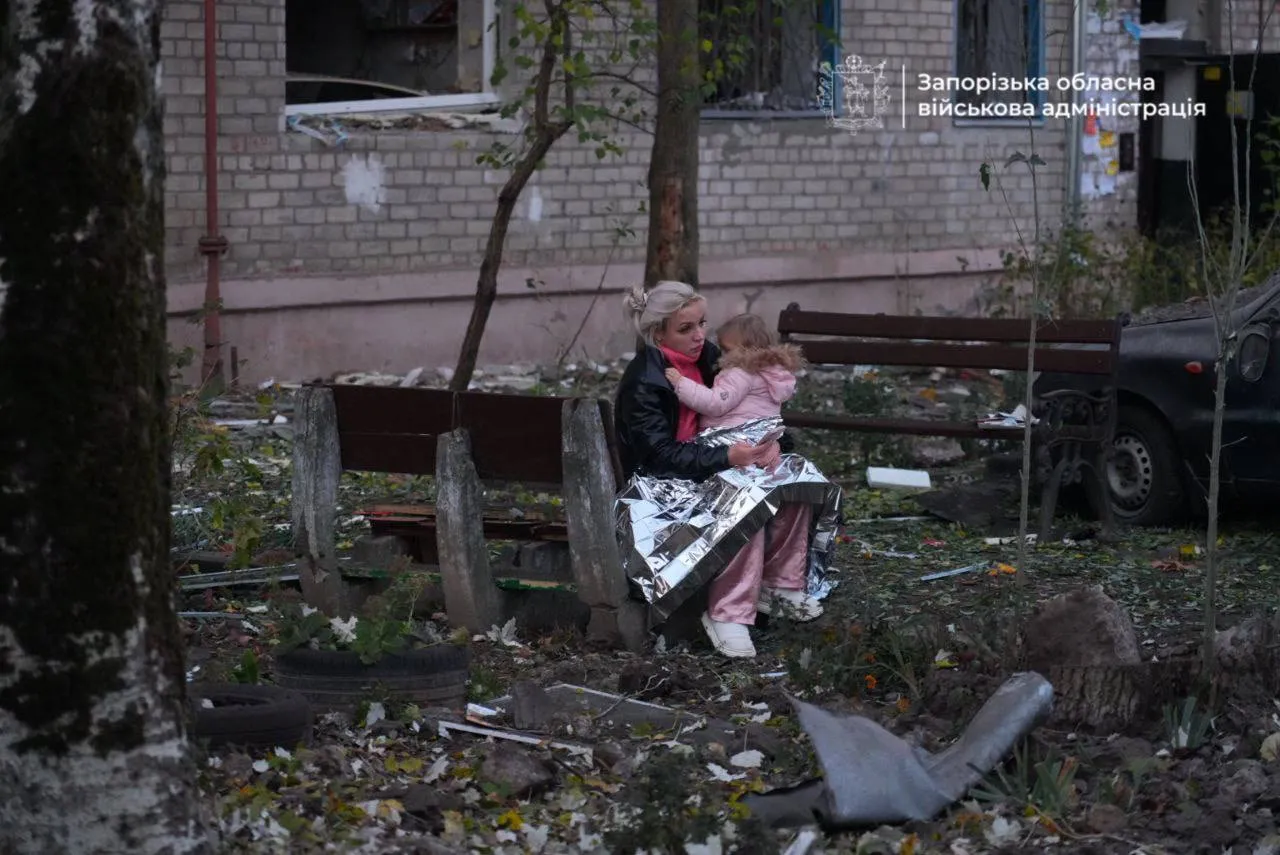 Zaporizhzhia was under a massive RF strike: a dormitory was hit, over 10 people injured. Photos and videos dqxikeidqxitkant