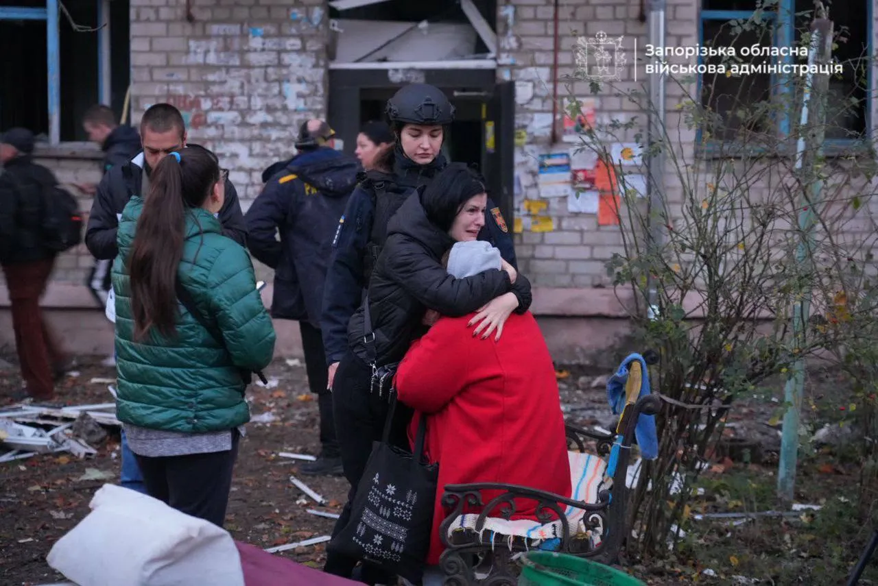 Zaporizhzhia was under a massive RF strike: a dormitory was hit, over 10 people injured. Photos and videos