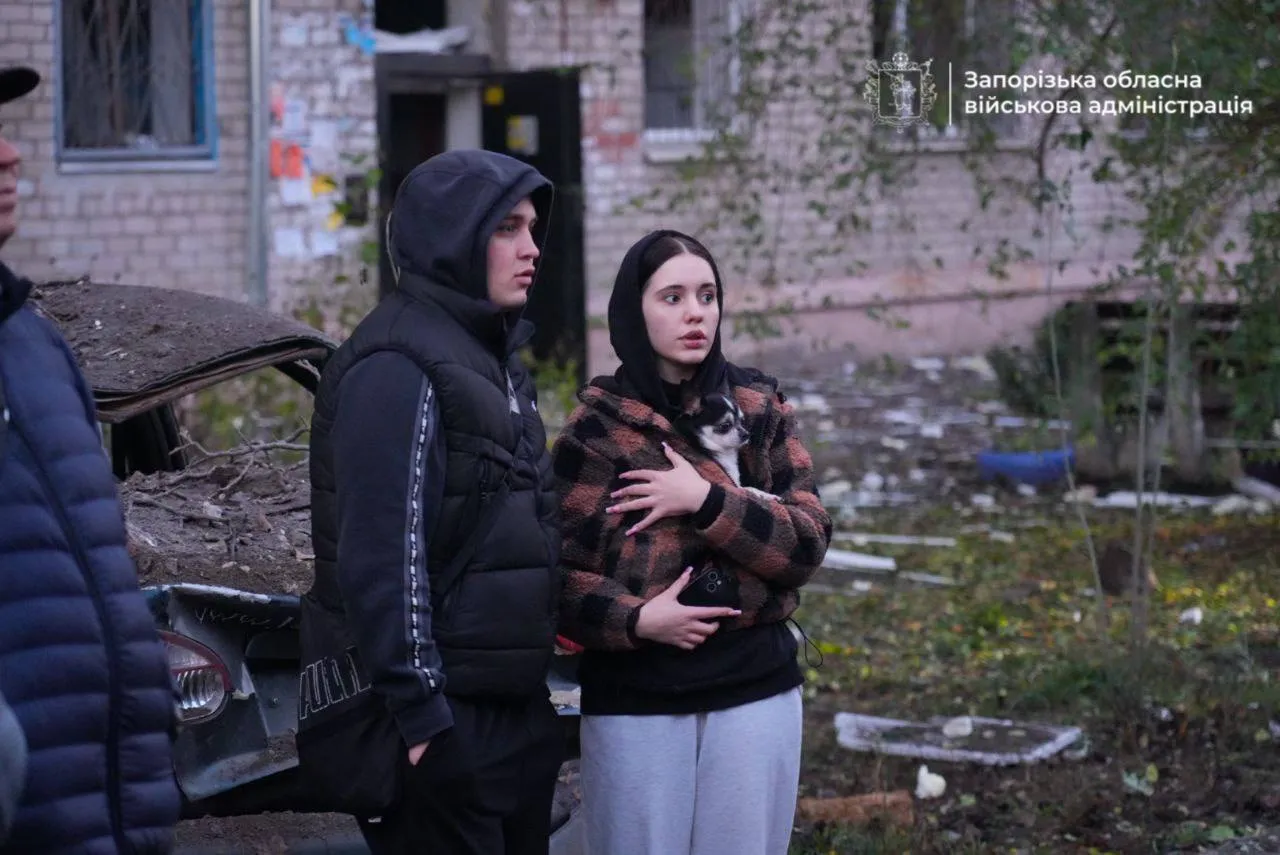 Zaporizhzhia was under a massive RF strike: a dormitory was hit, over 10 people injured. Photos and videos