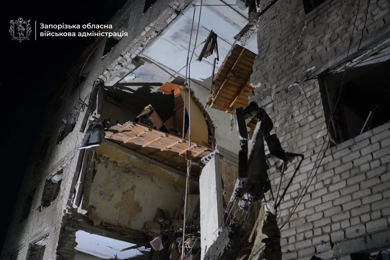 Zaporizhzhia was under a massive RF strike: a dormitory was hit, over 10 people injured. Photos and videos