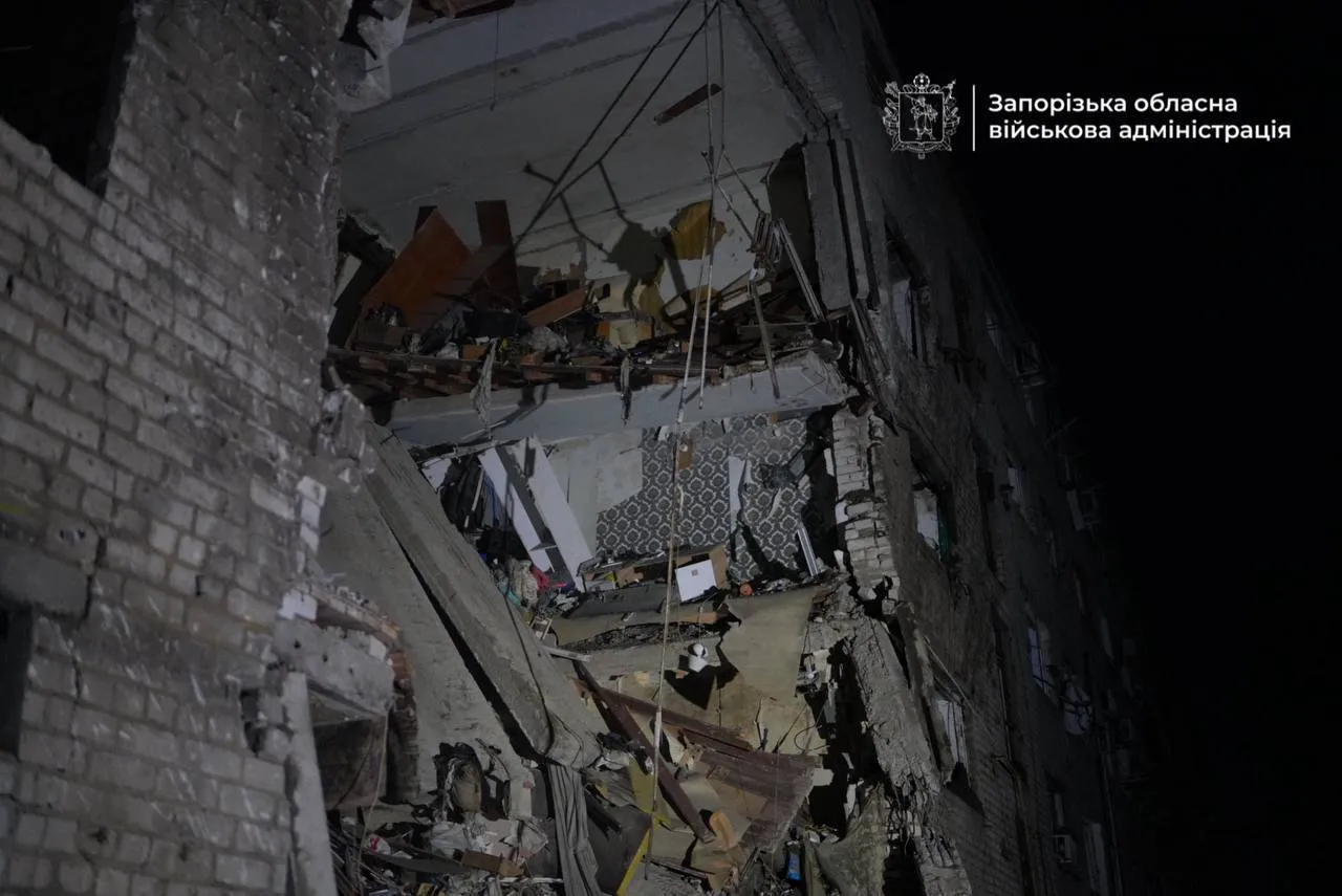 Zaporizhzhia was under a massive RF strike: a dormitory was hit, over 10 people injured. Photos and videos