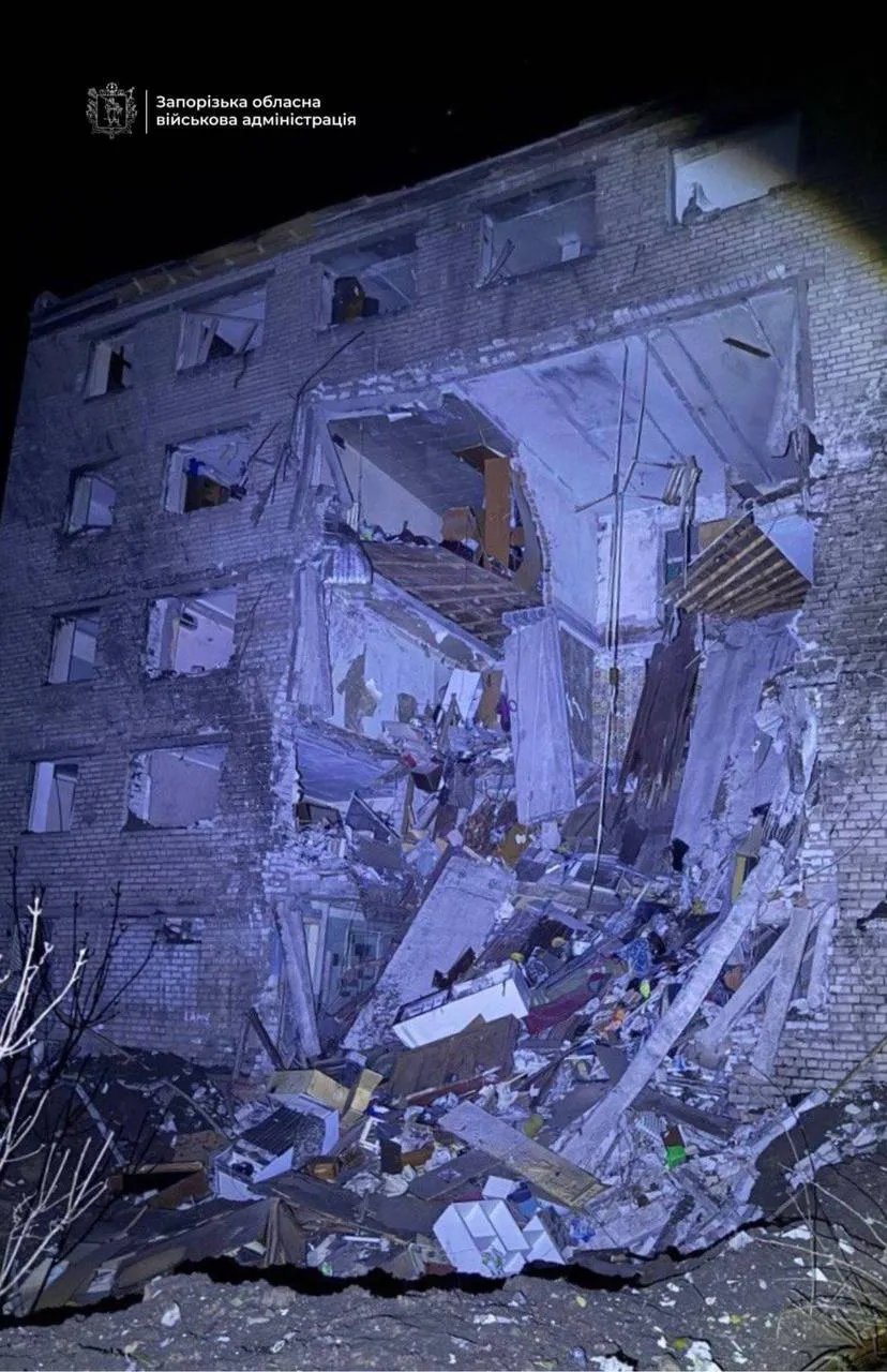 Zaporizhzhia was under a massive RF strike: a dormitory was hit, over 10 people injured. Photos and videos