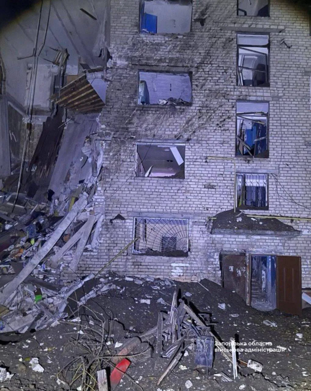 Zaporizhzhia was under a massive RF strike: a dormitory was hit, over 10 people injured. Photos and videos