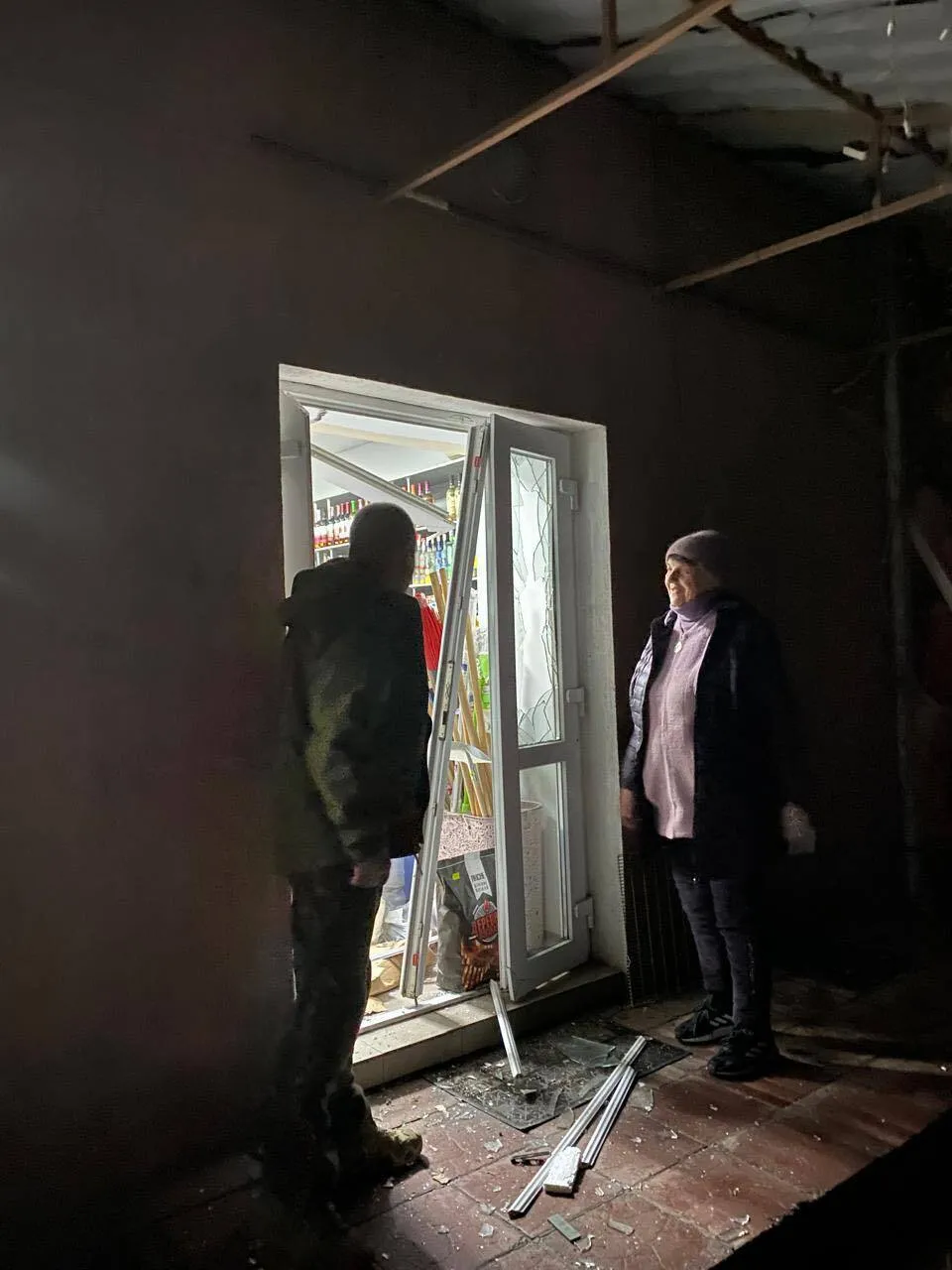 Війська РФ ударили по центральній площі Новгород-Сіверського: фото з місця