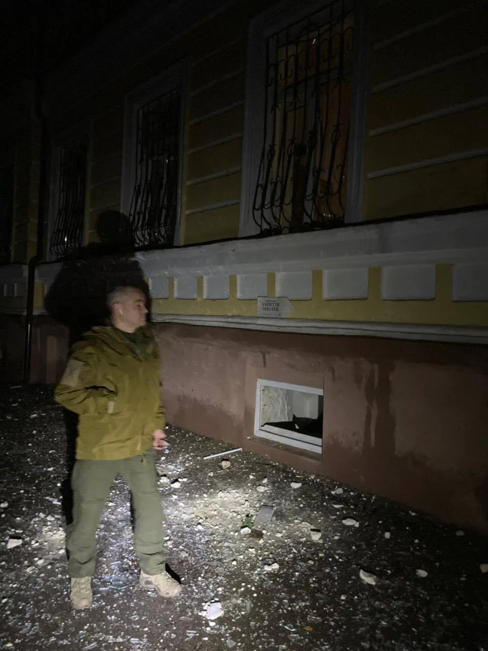 Війська РФ ударили по центральній площі Новгород-Сіверського: фото з місця