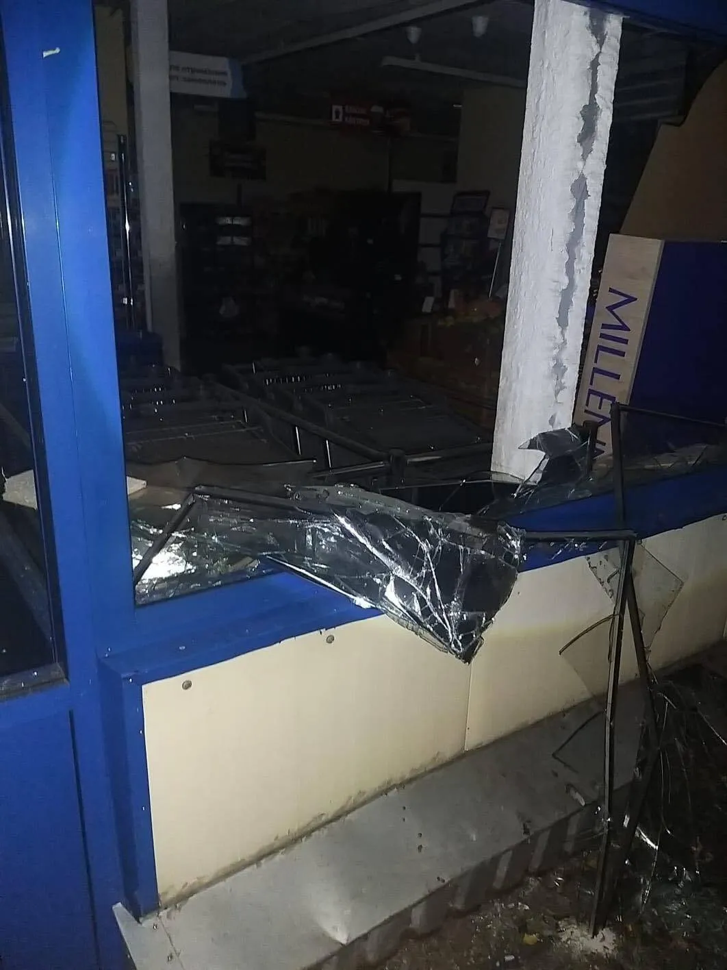 Війська РФ ударили по центральній площі Новгород-Сіверського: фото з місця