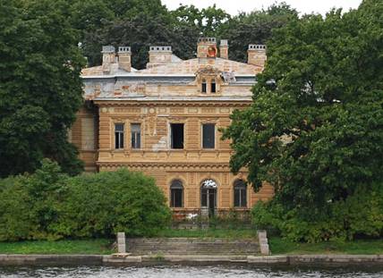 Знаменитая в 90-е резиденция К-0 сегодня пребывает в запустении