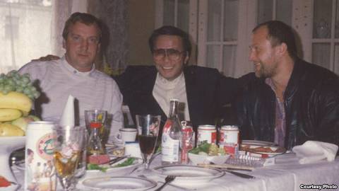 Фигуранты "дела русской мафии в Испании" Геннадий Петров и Александр Малышев (крайние слева и справа) и Иида Масамичи из "якудзы" http://www.svoboda.org/