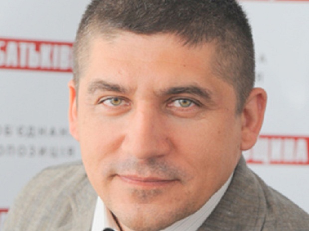             ,   ““   “” -  4