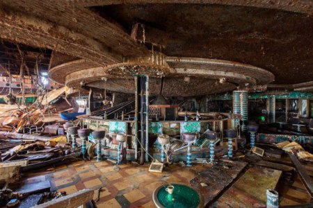 Круизный лайнер "Коста-Конкордия" поднят на поверхность - взгляд изнутри Круизный лайнер "Коста-Конкордия" поднят на поверхность - взгляд изнутри