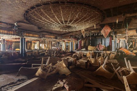 Круизный лайнер "Коста-Конкордия" поднят на поверхность - взгляд изнутри Круизный лайнер "Коста-Конкордия" поднят на поверхность - взгляд изнутри