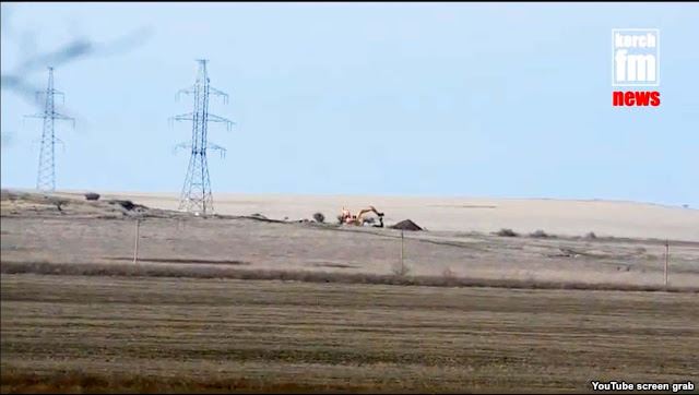 Линия электропередач 220 кВ ведет вникуда, скриншот видео с сайта «Керчь.ФМ» dqxikeidqxitkant