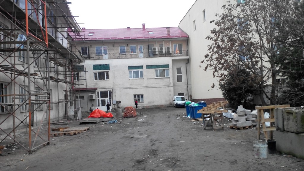 Дворик Управління соцзахисту населення. Який виявився приватизованим