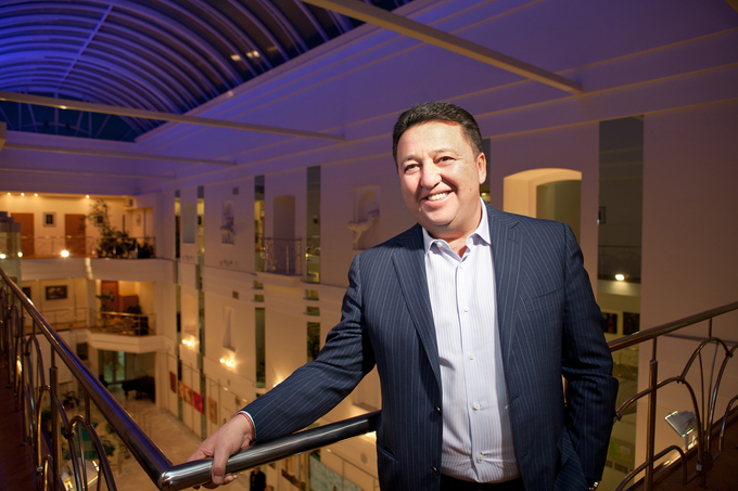 Олександр Фельдман <br>Компанія: концерн АВЕК <br>Ключові об’єкти: ринок «Барабашово», ОТЦ Platіnum Plaza (Харків)  <br>Загальна орендна площа: 424 000 кв. м <br>Ринок «Барабашово» займає близько 85 га. У планах його власника Олександра Фельдмана – освоїти ще 100 га. Це найбільший ринок не тільки в Україні, а й у Східній Європі. Проте безпроблемним актив назвати важко. У листопаді 2015 року на ринку сталася масштабна пожежа. Найбільше постраждав майданчик «Новий світ», на якому реалізуються товари широкого вжитку. У процесі ліквідації загоряння брали участь 20 пожежних відділень і п’ять автомобілів спеціального призначення. Пожежу віднесли до четвертого рівня складності. У Фельдмана є і менш заморочливі активи. Наприклад, ОТЦ Platіnum Plaza. А для душі – зоопарк Feldman Ecopark. dqxikeidqxitkant