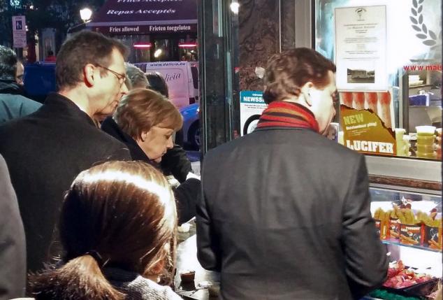 У Брюселі Меркель зловили за перекусом фастфудом - фото 2 У Брюселі Меркель зловили за перекусом фастфудом - фото 2 dqxikeidqxitkant