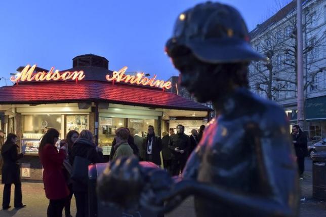 У Брюселі Меркель зловили за перекусом фастфудом - фото 3 У Брюселі Меркель зловили за перекусом фастфудом - фото 3