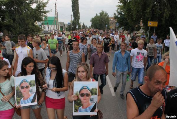 Стихийная демонстрация жителей Пугачева, 9 июля 2013 года dqxikeidqxiqqeant