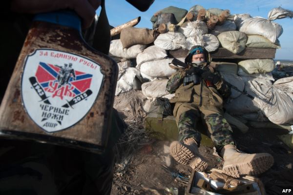 Сепаратисты на позициях в поселке Фрунзе, Луганская область Украины, 24 марта 2015 года