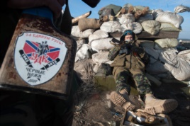 Сепаратисты на позициях в поселке Фрунзе, Луганская область Украины, 24 марта 2015 года