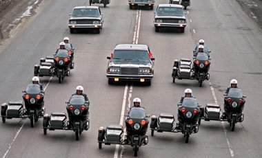 Украинцы предлагают президенту ввести почасовую оплату труда в размере 8 € Украинцы предлагают президенту ввести почасовую оплату труда в размере 8 € dqxikeidqxiqqeant