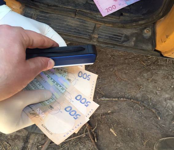 На Київщині на хабарі затримано майстра лісу (ФОТО) dqxikeidqxiqqeant