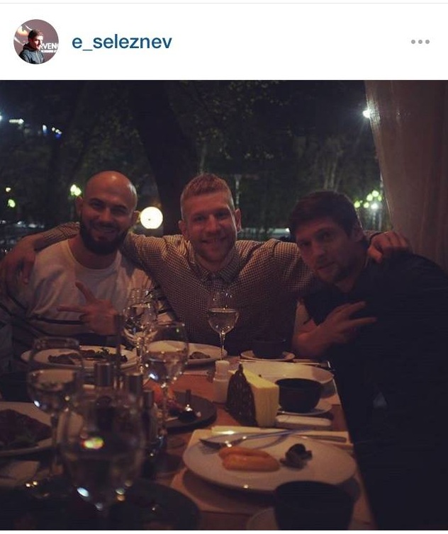 Як Селезньов на Росії відпочиває в ресторанах - фото 1 Як Селезньов на Росії відпочиває в ресторанах - фото 1 dqxikeidqxitkant