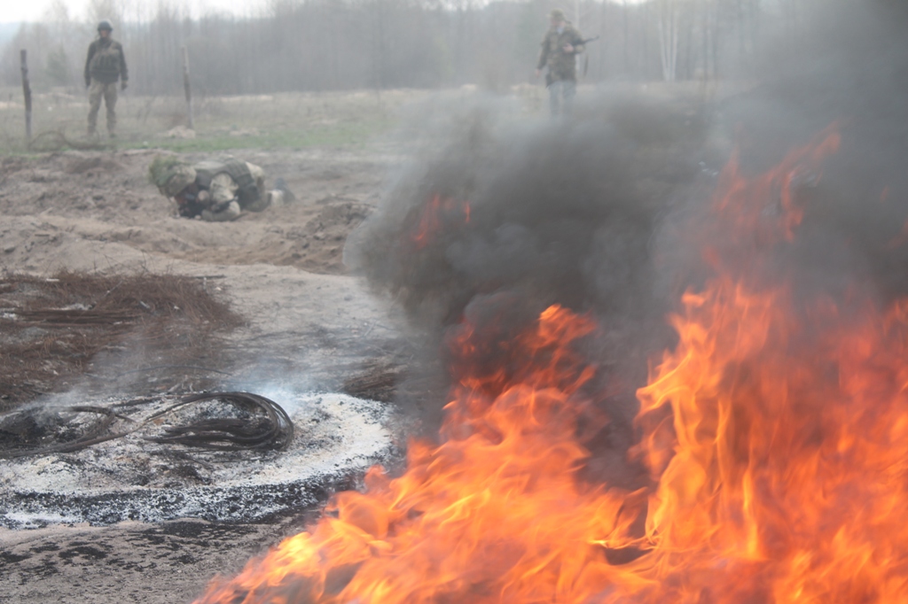 Лейтенанти ВДВ вдосконалюють вишкіл на полігоні Лейтенанти ВДВ вдосконалюють вишкіл на полігоні