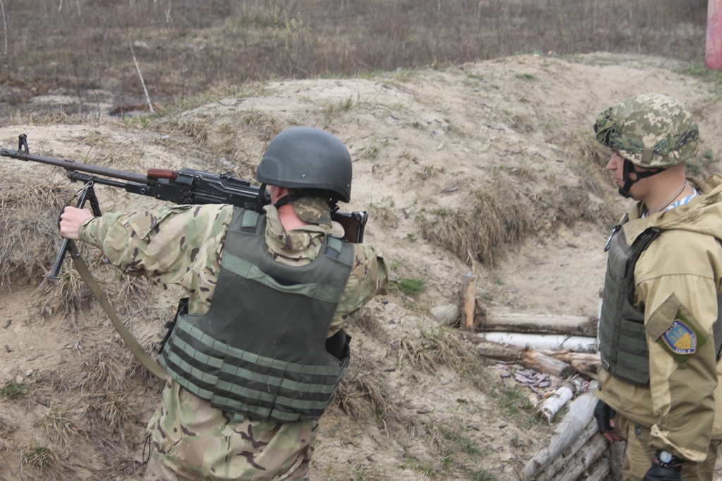 Лейтенанти ВДВ вдосконалюють вишкіл на полігоні Лейтенанти ВДВ вдосконалюють вишкіл на полігоні