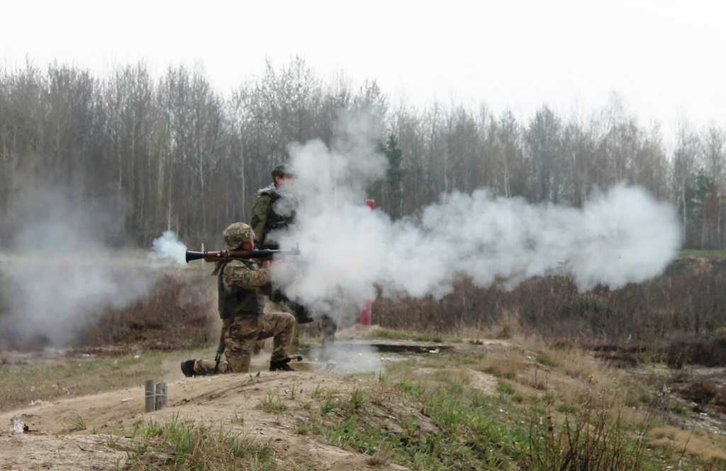 Лейтенанти ВДВ вдосконалюють вишкіл на полігоні Лейтенанти ВДВ вдосконалюють вишкіл на полігоні
