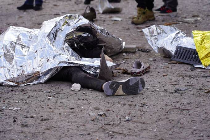 Зеленський оприлюднив нові кадри наслідків ракетного удару по Сумах: оголошено дні жалоби